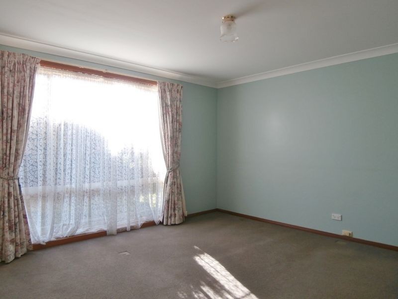10 Barker Circuit, Bathurst NSW 2795