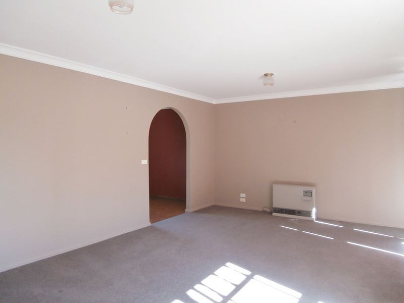 10 Barker Circuit, Bathurst NSW 2795