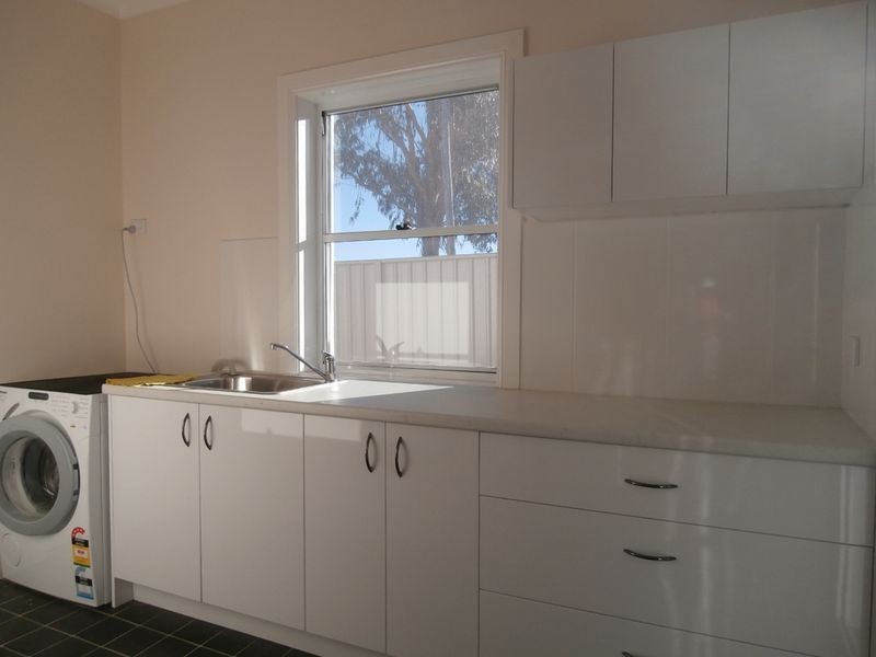 8C Todd Street, Bathurst NSW 2795