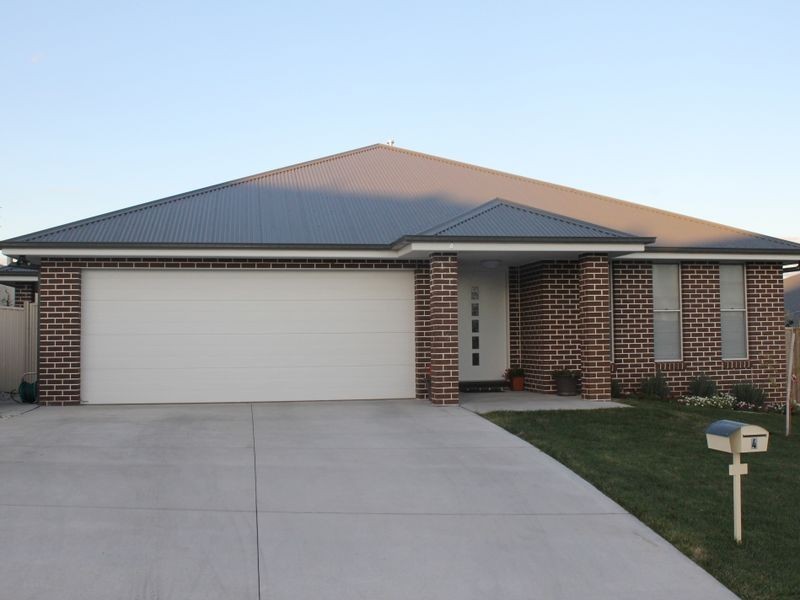 4 Gibsone Drive, Bathurst NSW 2795