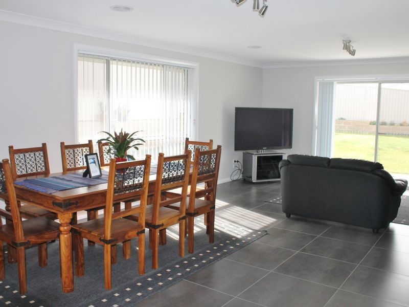 4 Gibsone Drive, Bathurst NSW 2795