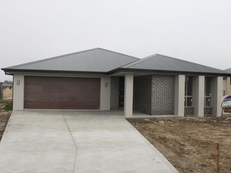 18 Amber Close, Bathurst NSW 2795