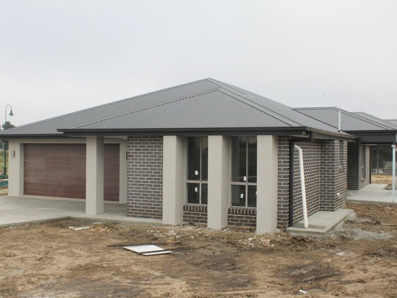 18 Amber Close, Bathurst NSW 2795