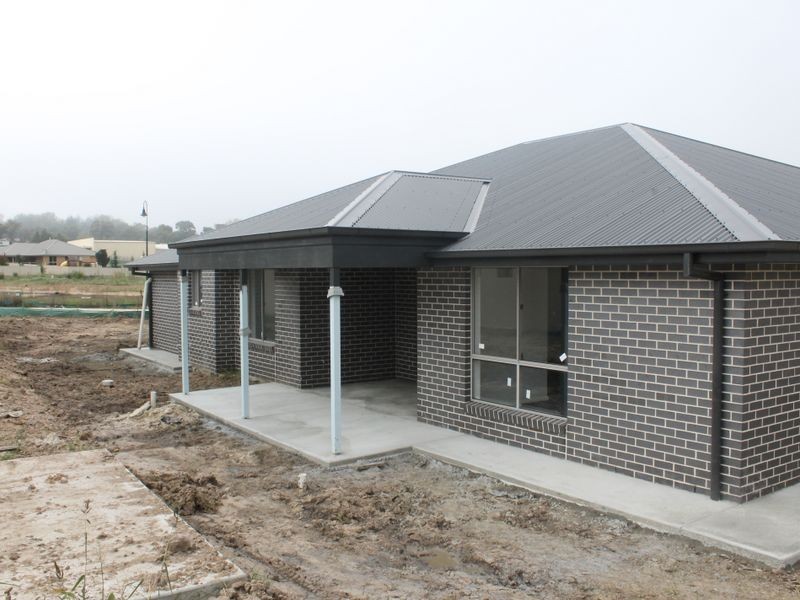 18 Amber Close, Bathurst NSW 2795