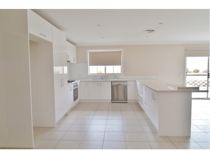 2 She Oak Close, Bathurst NSW 2795