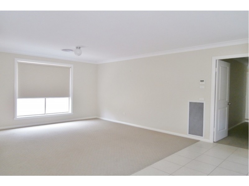 2 She Oak Close, Bathurst NSW 2795