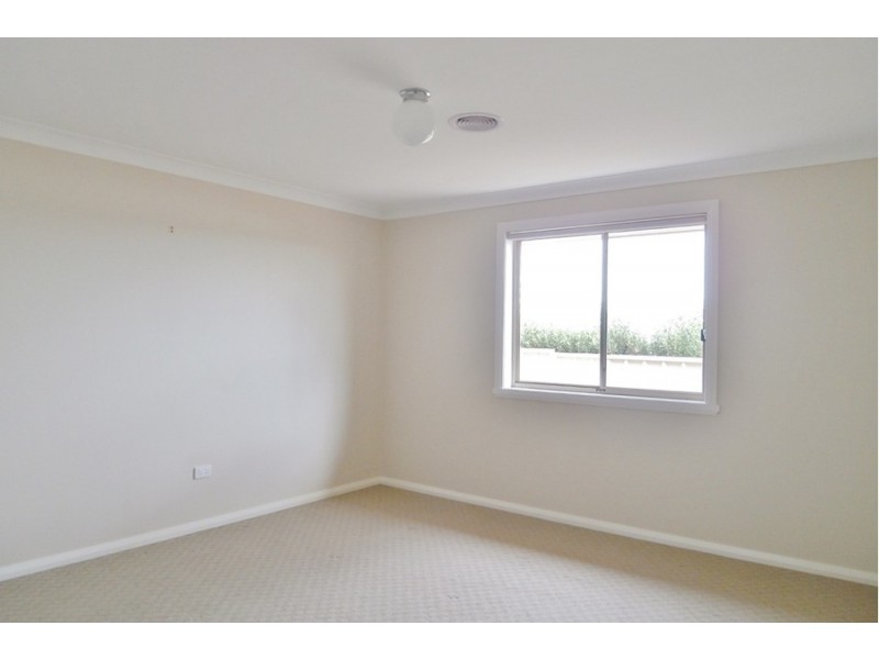 2 She Oak Close, Bathurst NSW 2795