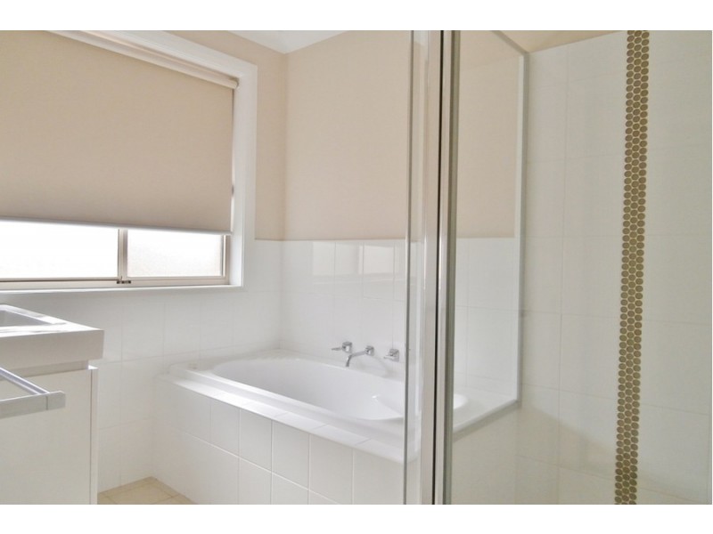 2 She Oak Close, Bathurst NSW 2795