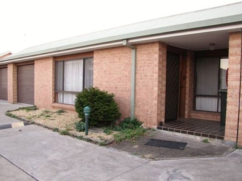 2/112 Piper Street, Bathurst NSW 2795