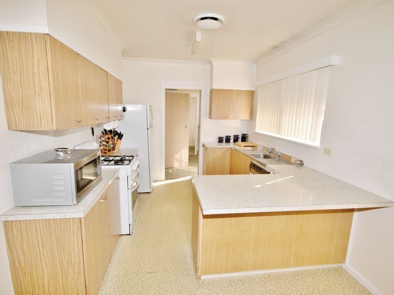 4 Miriyan Drive, Kelso NSW 2795