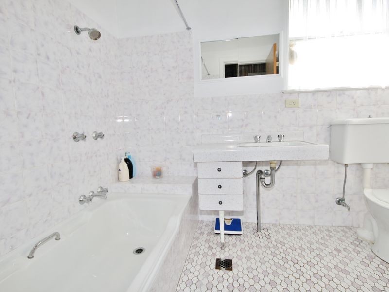 4 Miriyan Drive, Kelso NSW 2795