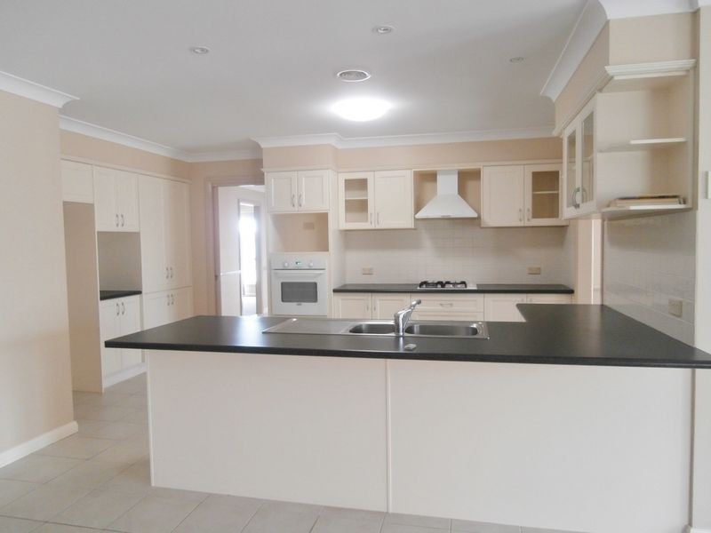 11 Joubert Drive, Bathurst NSW 2795