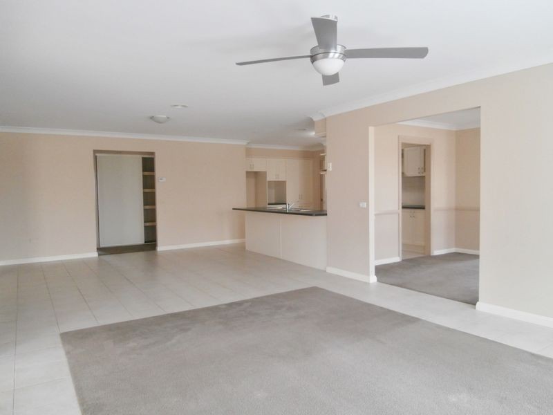 11 Joubert Drive, Bathurst NSW 2795