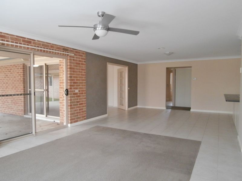 11 Joubert Drive, Bathurst NSW 2795