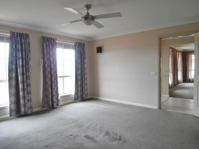 11 Joubert Drive, Bathurst NSW 2795