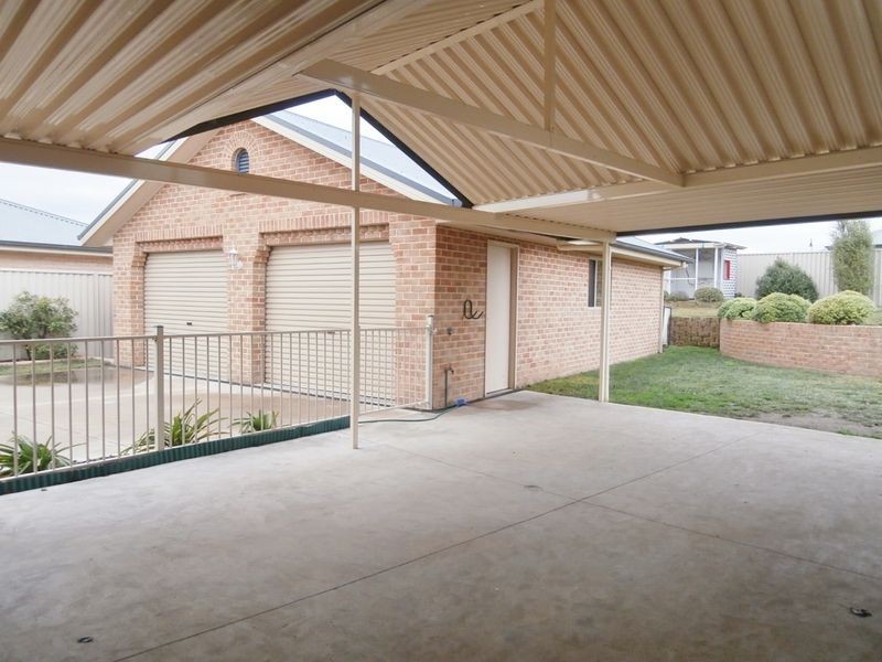 11 Joubert Drive, Bathurst NSW 2795
