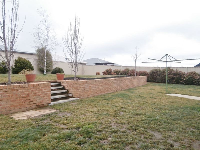 11 Joubert Drive, Bathurst NSW 2795