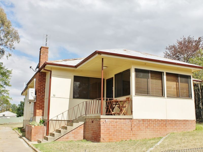 32 Esrom Street, West Bathurst NSW 2795