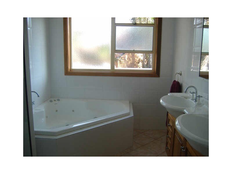 33 Eureka Avenue, Kiama Downs NSW 2533