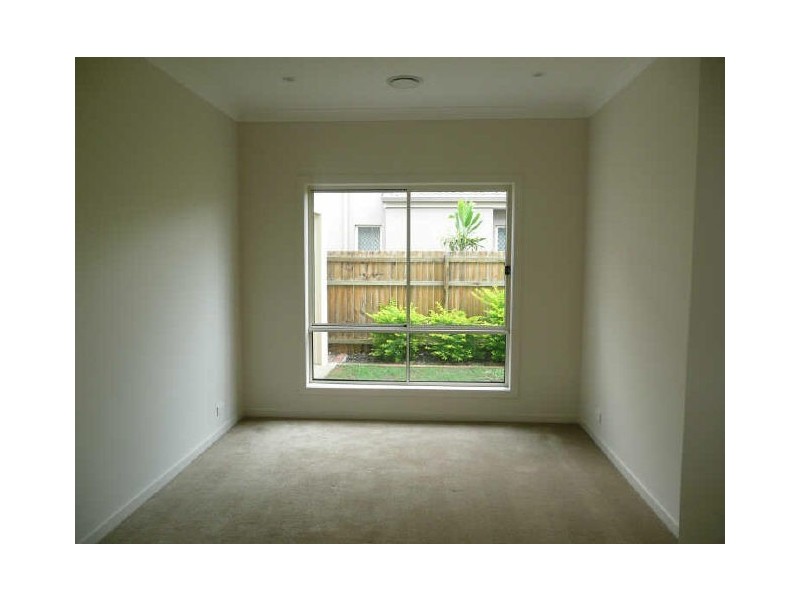 8 Somerset Drive, Carseldine QLD 4034