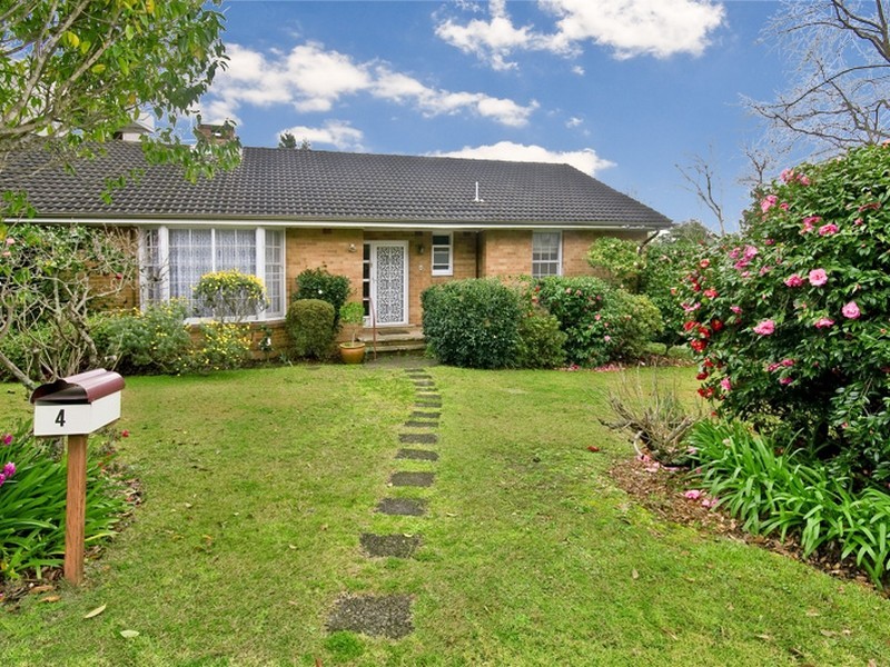 4 Lowther Park Avenue, Warrawee NSW 2074