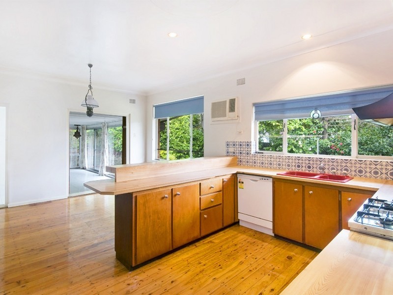 4 Lowther Park Avenue, Warrawee NSW 2074