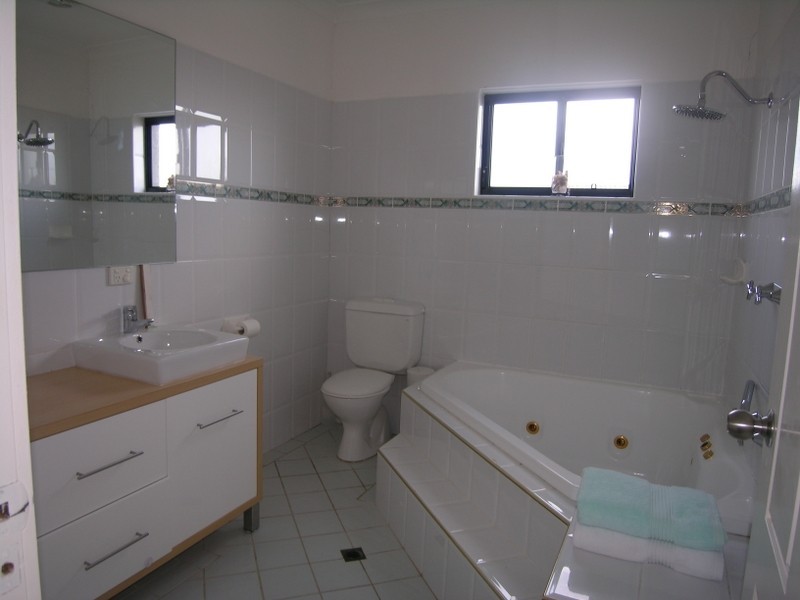 12 Robertson Road, North Curl Curl NSW 2099