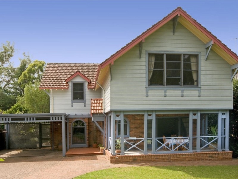 18 Laurence Avenue, Turramurra NSW 2074