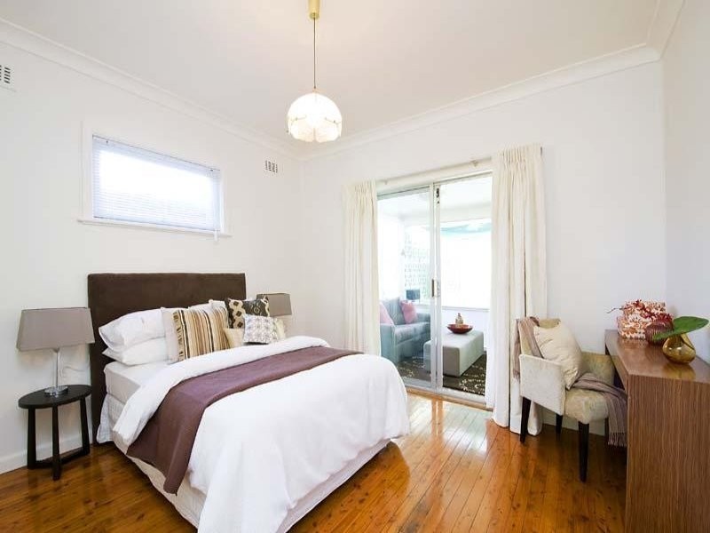 11 Canberra Avenue, Turramurra NSW 2074