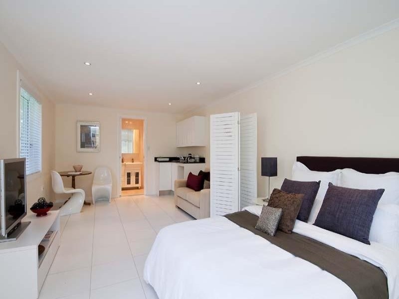 11 Canberra Avenue, Turramurra NSW 2074