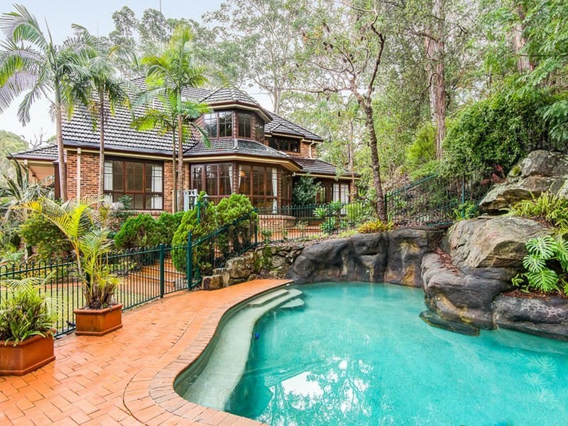 8 St Andrews Drive, Pymble NSW 2073