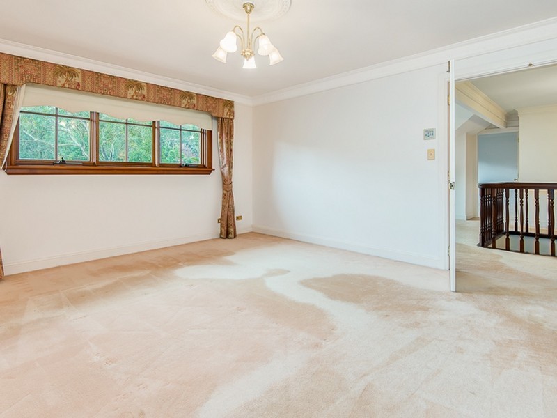 8 St Andrews Drive, Pymble NSW 2073