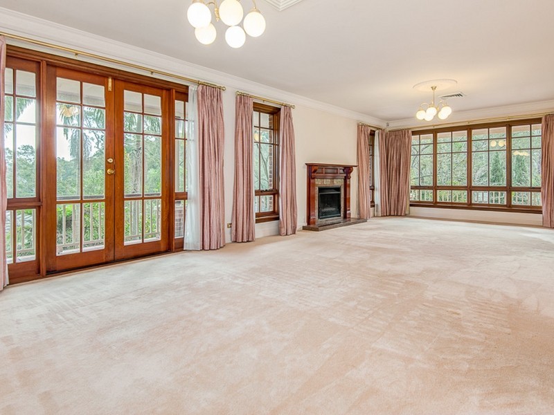 8 St Andrews Drive, Pymble NSW 2073