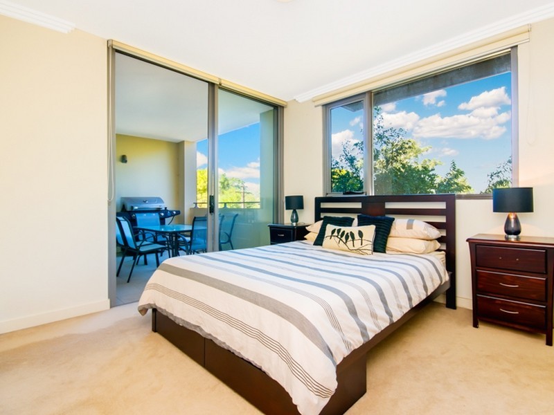 203/2A Eulbertie Avenue, Warrawee NSW 2074