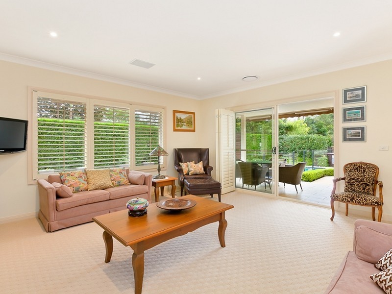 10 Lincoln Road, St Ives NSW 2075