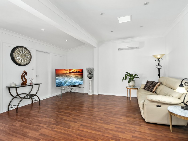 93 Oak Road, Kirrawee NSW 2232