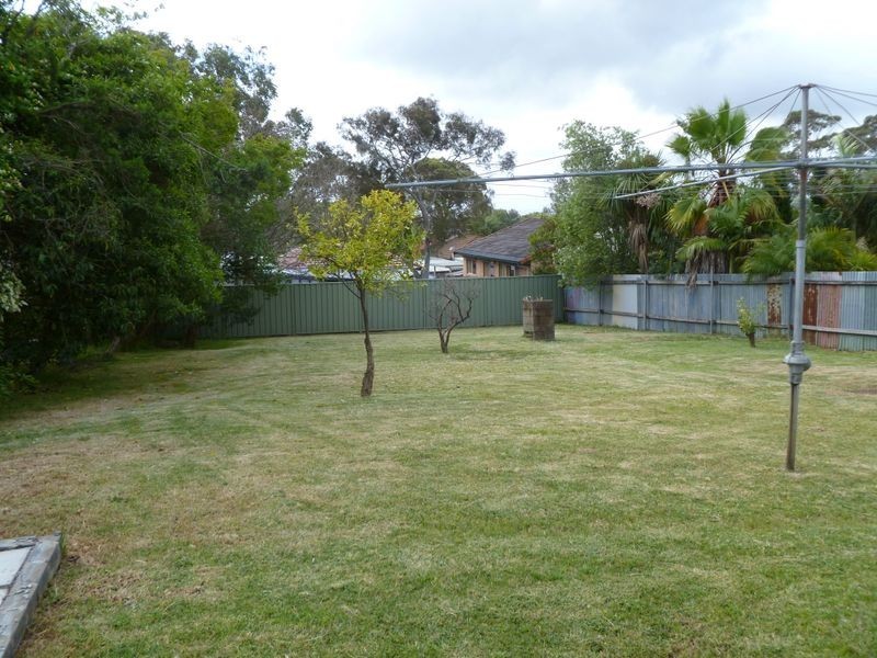 11 Waratah Rd, Engadine NSW 2233