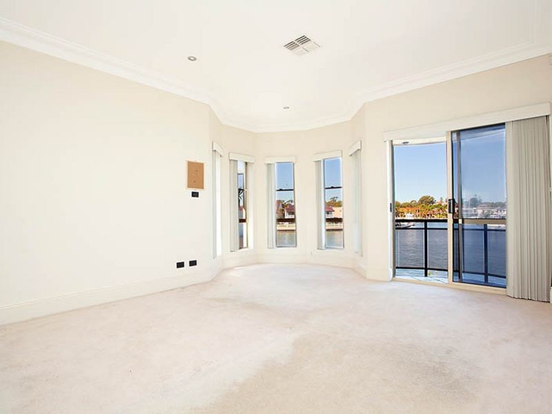 4 Lachlan Avenue, Sylvania Waters NSW 2224