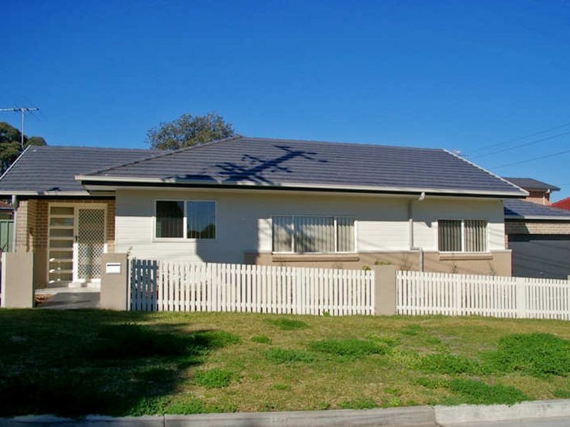 84 Auburn St (South), Sutherland NSW 2232