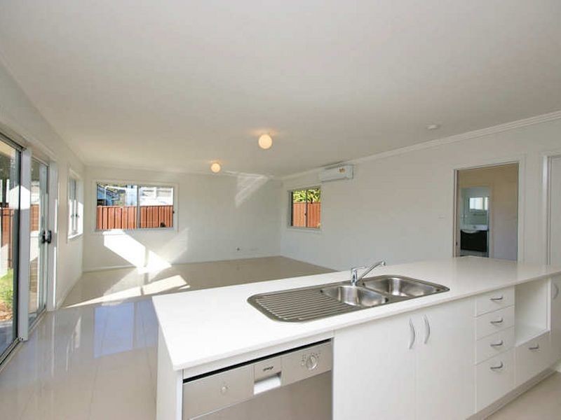 2/37 Leonay Street, Sutherland NSW 2232