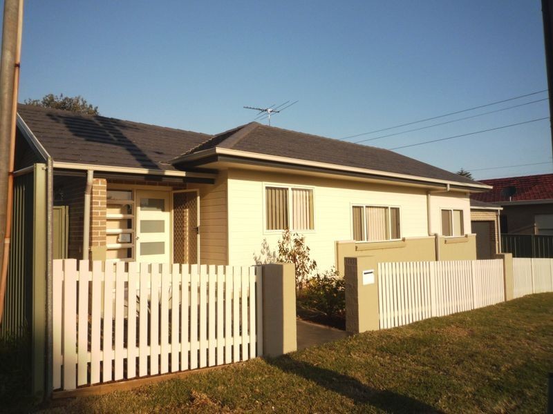 84 Auburn St (South), Sutherland NSW 2232