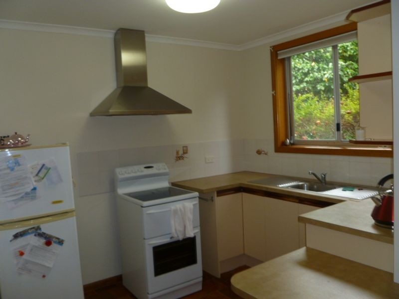 33 Churchill Avenue, Kirrawee NSW 2232