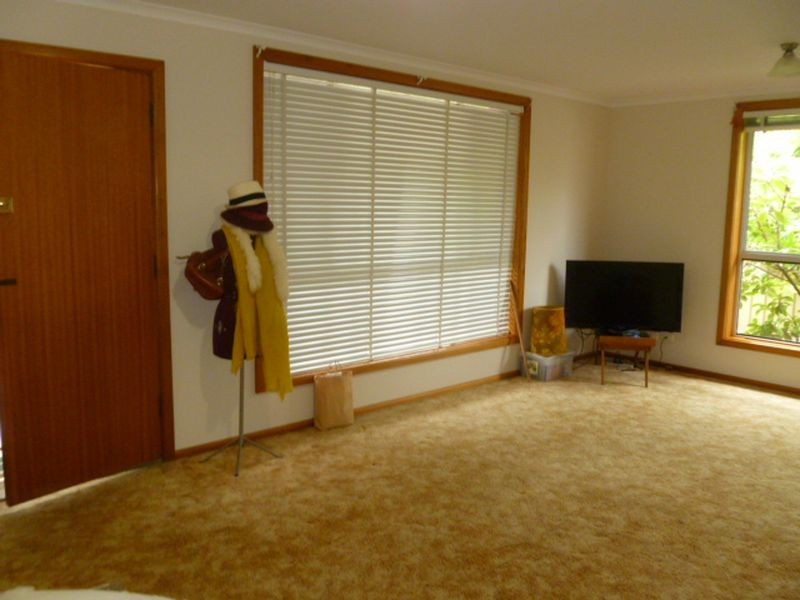 33 Churchill Avenue, Kirrawee NSW 2232