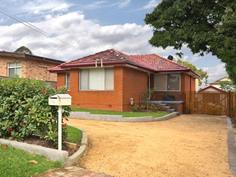 115 Woronora Road, Engadine NSW 2233