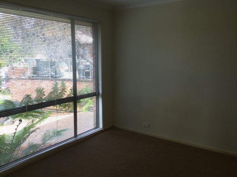 1 Nullabor Place, Yarrawarrah NSW 2233