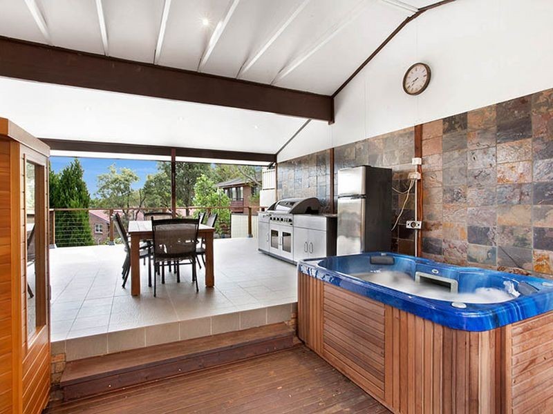 1 Baradine Place, Yarrawarrah NSW 2233