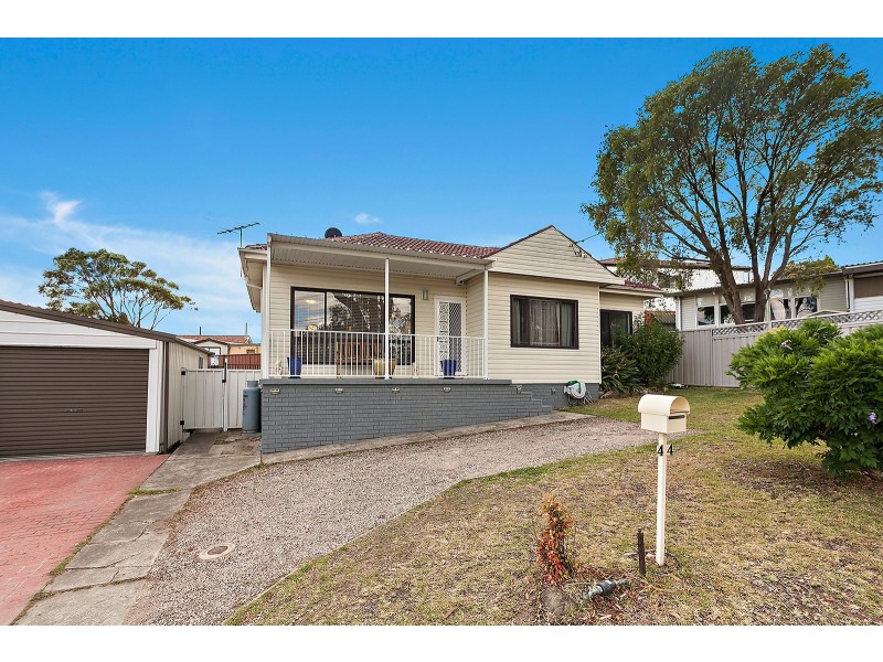 44 Banbal Rd, Engadine NSW 2233