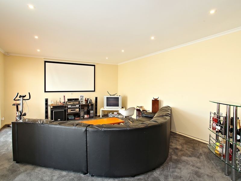 12 Inverness Court, Deer Park VIC 3023