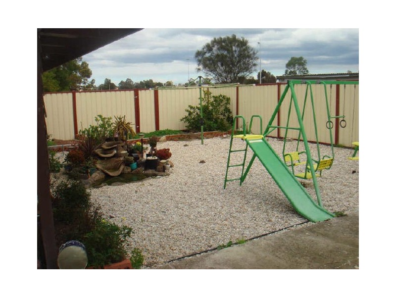 25 Magnolia Avenue, Kings Park VIC 3021