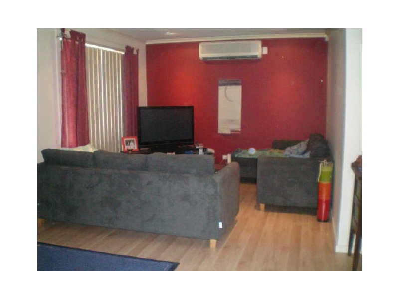 2/11 Burns Way, Delahey VIC 3037